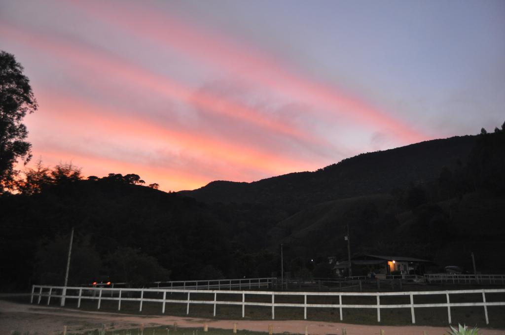 Rancho Js Pousada E Alambique 兰巴里 外观 照片